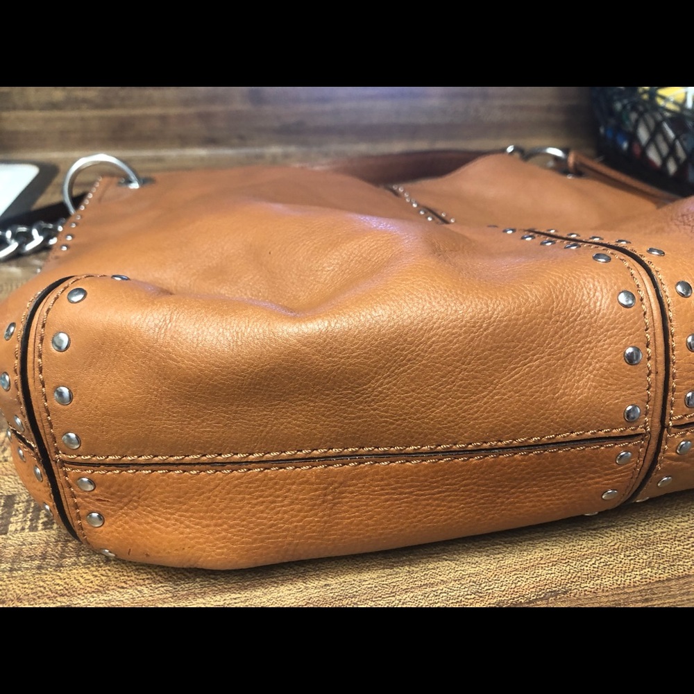 Michael Kors leather hobo bag with silver chain and leather strap. - Picture 4 of 10
